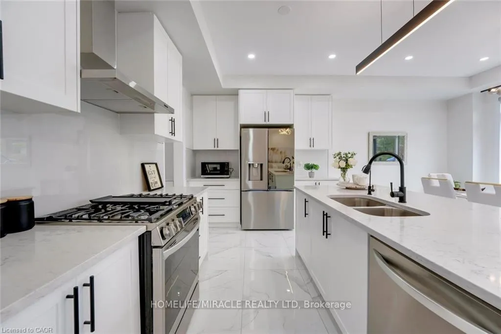 Photo 12 of 116 Crossmore Crescent, Waterloo — HOMEH