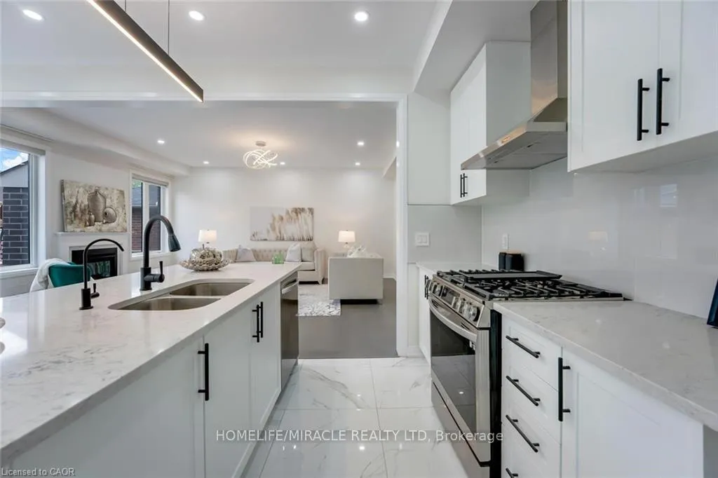 Photo 14 of 116 Crossmore Crescent, Waterloo — HOMEH