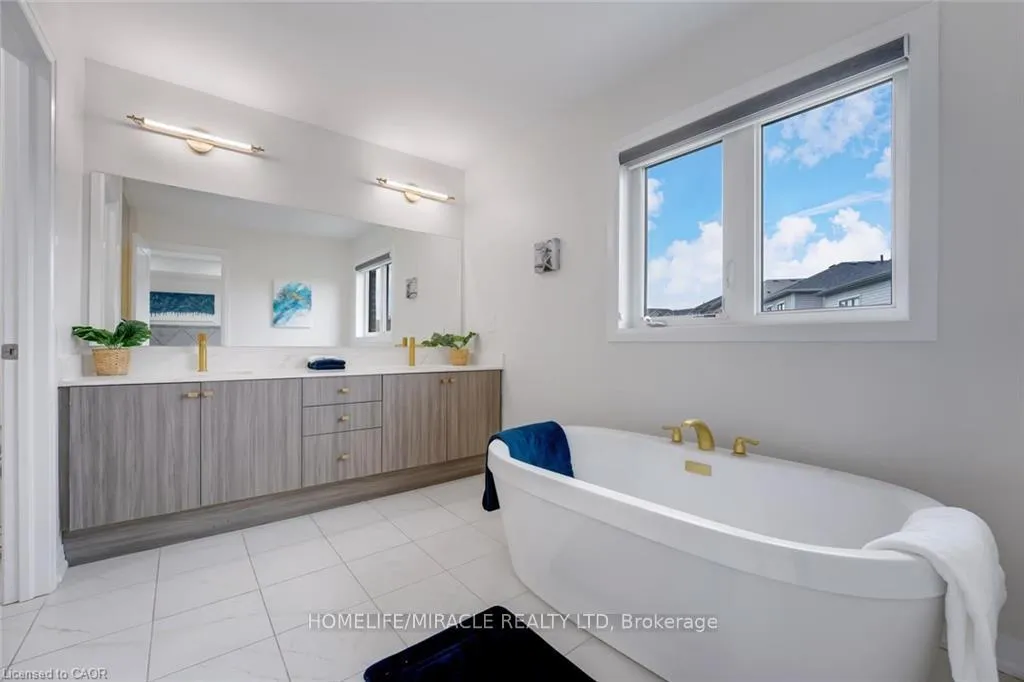 Photo 24 of 116 Crossmore Crescent, Waterloo — HOMEH