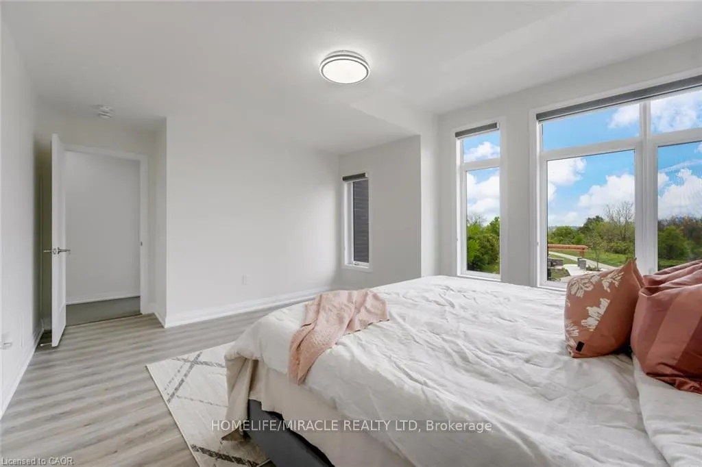 Photo 33 of 116 Crossmore Crescent, Waterloo — HOMEH