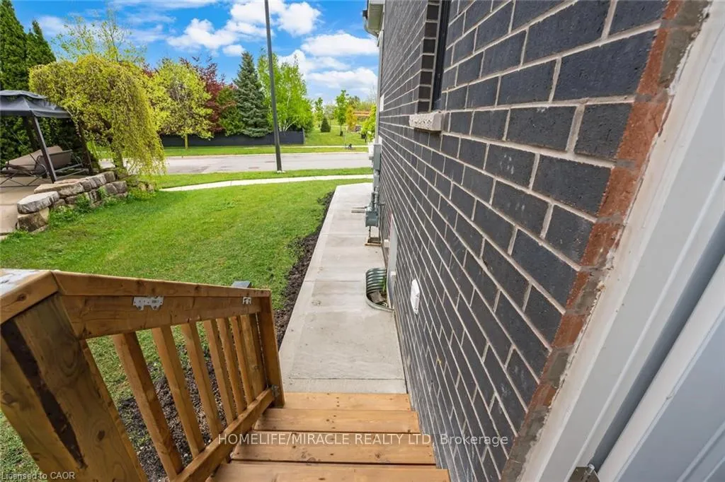 Photo 39 of 116 Crossmore Crescent, Waterloo — HOMEH