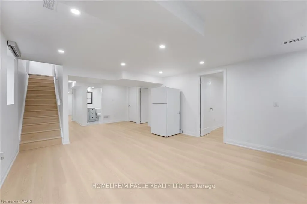 Photo 43 of 116 Crossmore Crescent, Waterloo — HOMEH