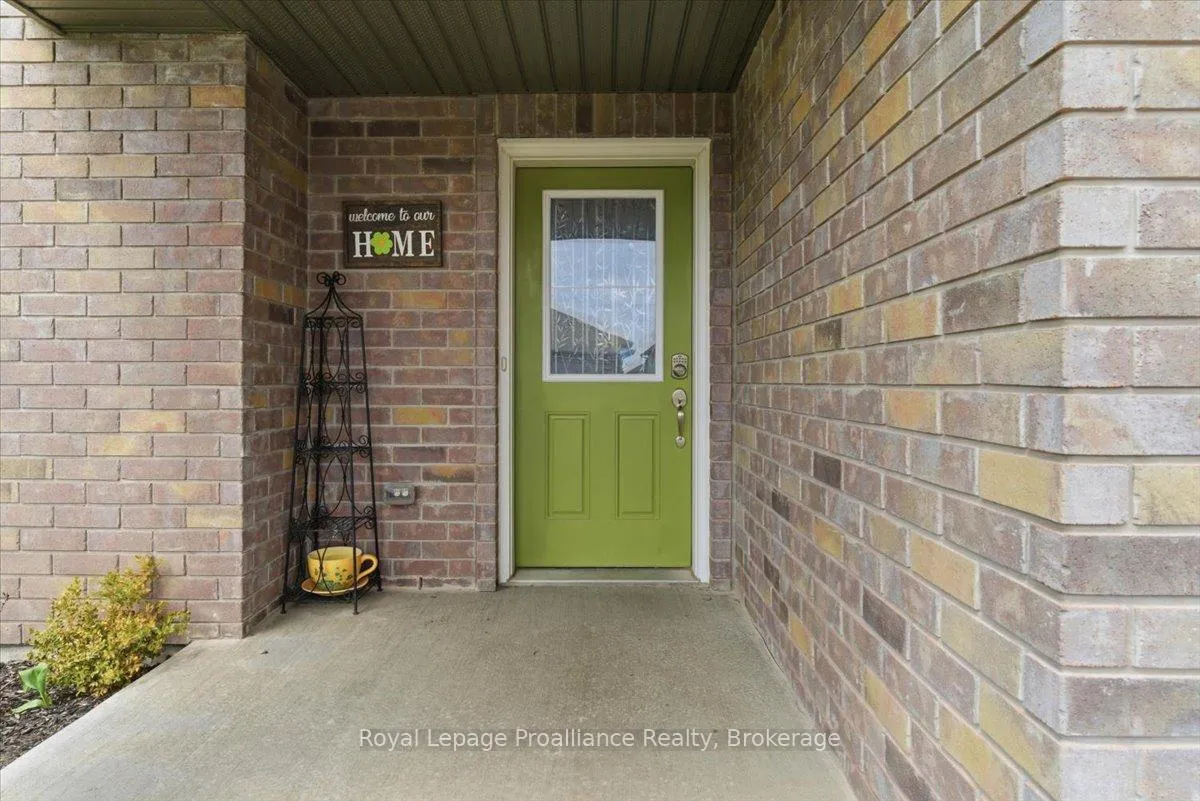 Photo 4 of 68 Cortland Crescent, Quinte West, Murray Ward — HOMEH