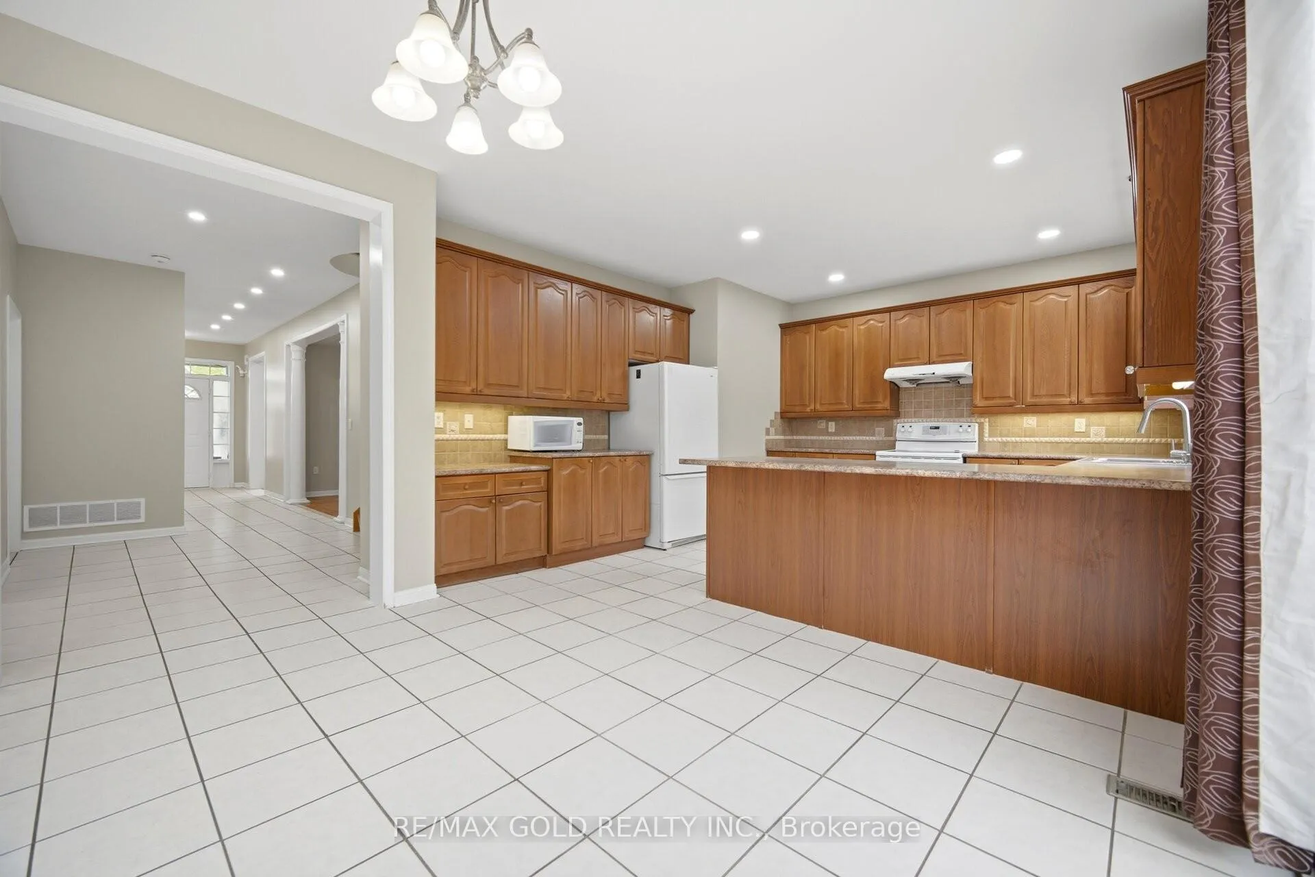 Photo 8 of 22 Cosmo Court, Brampton, Vales of Castlemore — HOMEH