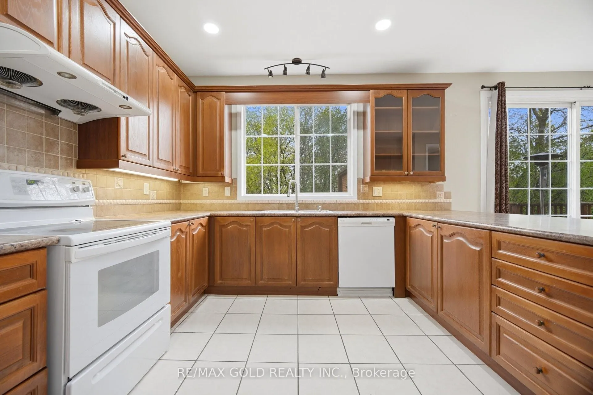 Photo 10 of 22 Cosmo Court, Brampton, Vales of Castlemore — HOMEH