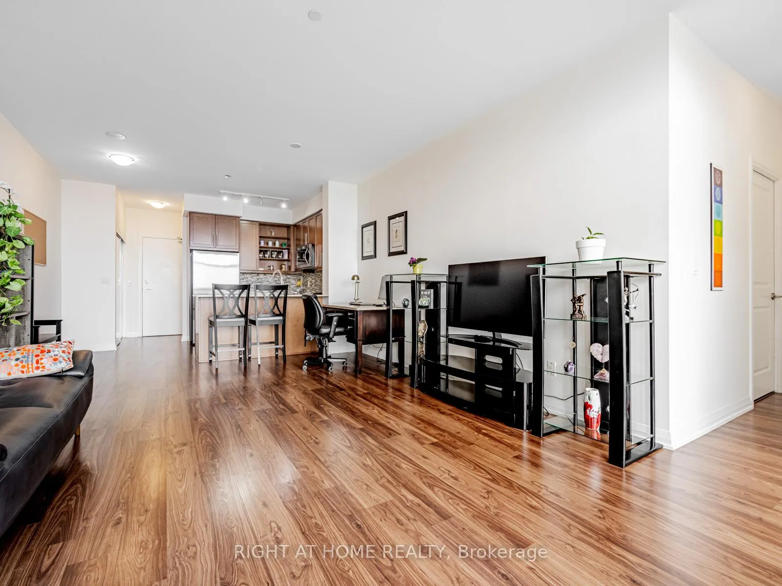 Photo 2 of Unit 1010, 65 Oneida Crescent, Richmond Hill, Langstaff — HOMEH