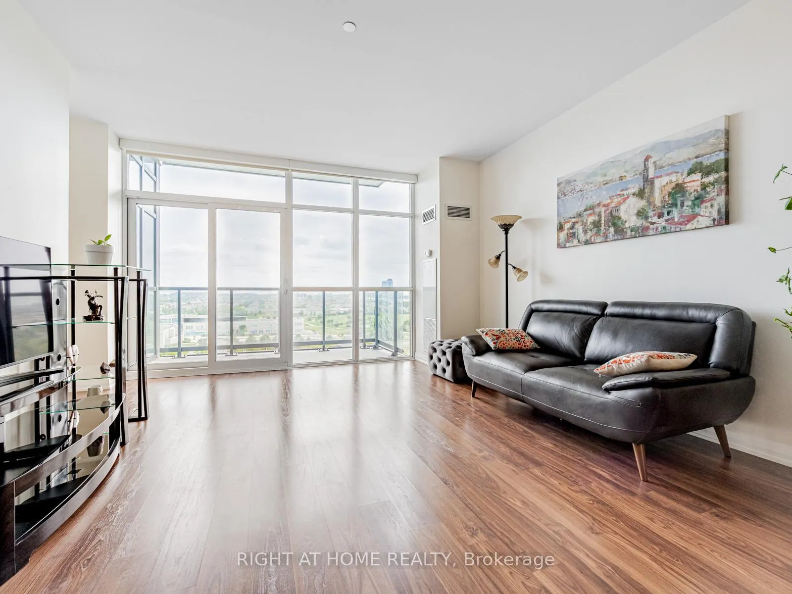 Photo 3 of Unit 1010, 65 Oneida Crescent, Richmond Hill, Langstaff — HOMEH