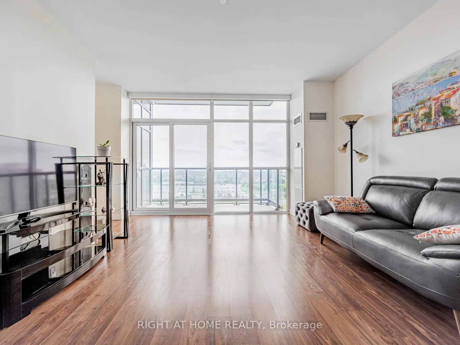Photo 4 of Unit 1010, 65 Oneida Crescent, Richmond Hill, Langstaff — HOMEH