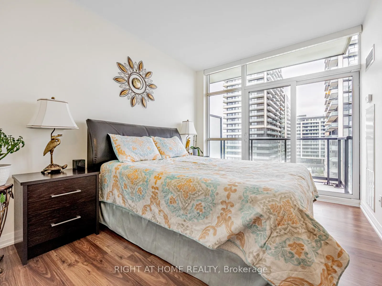 Photo 12 of Unit 1010, 65 Oneida Crescent, Richmond Hill, Langstaff — HOMEH