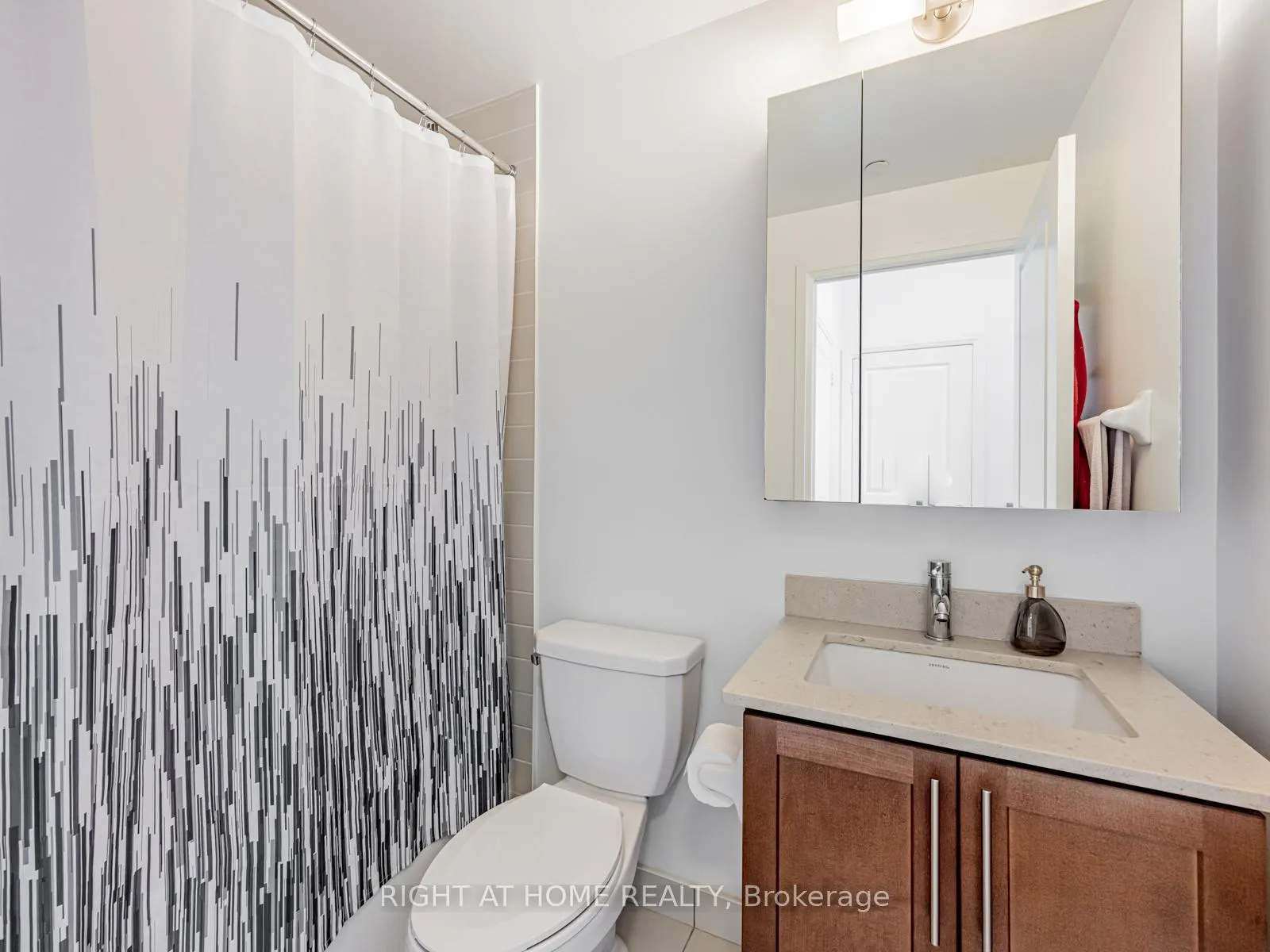 Photo 13 of Unit 1010, 65 Oneida Crescent, Richmond Hill, Langstaff — HOMEH