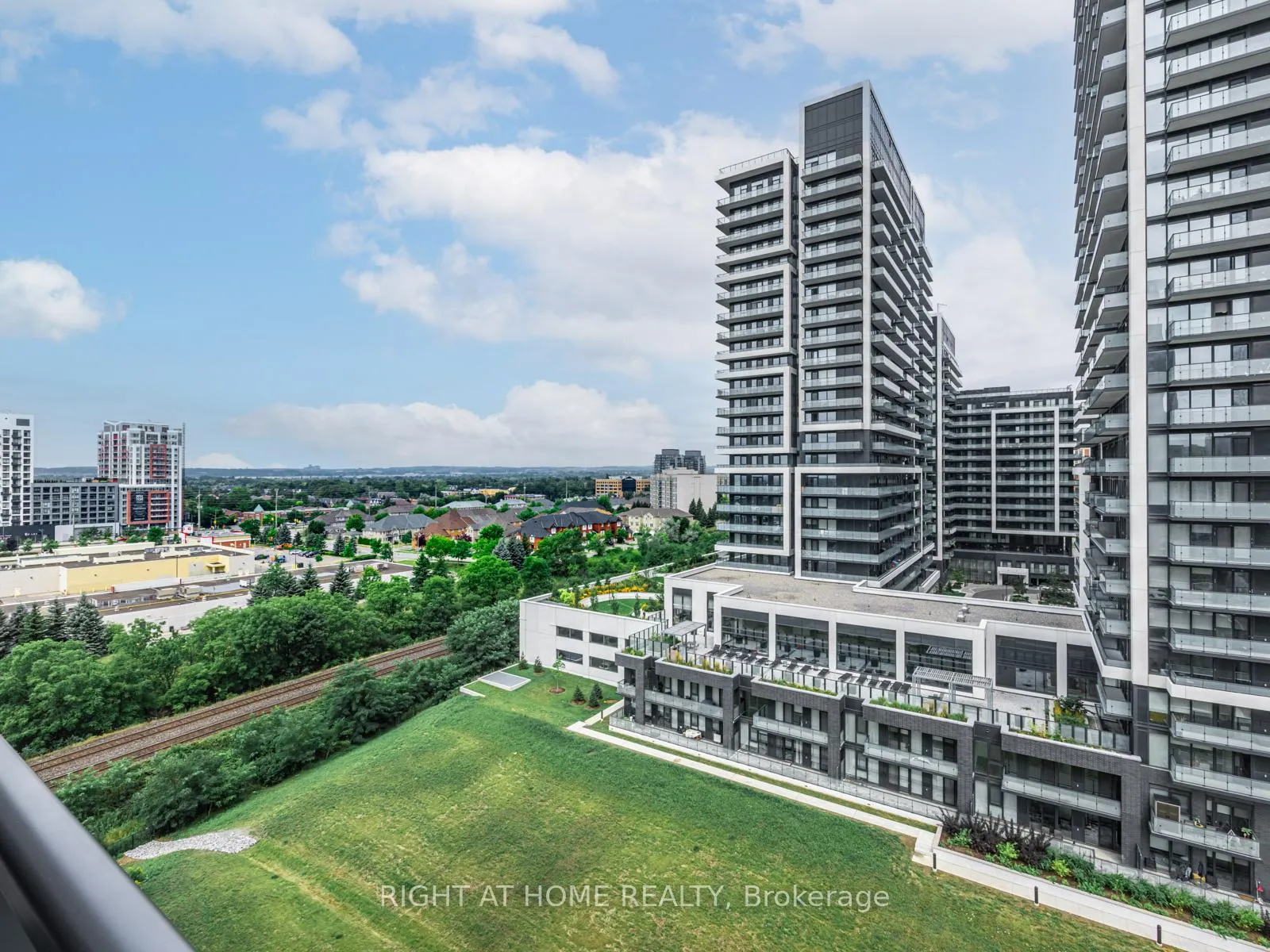 Photo 18 of Unit 1010, 65 Oneida Crescent, Richmond Hill, Langstaff — HOMEH