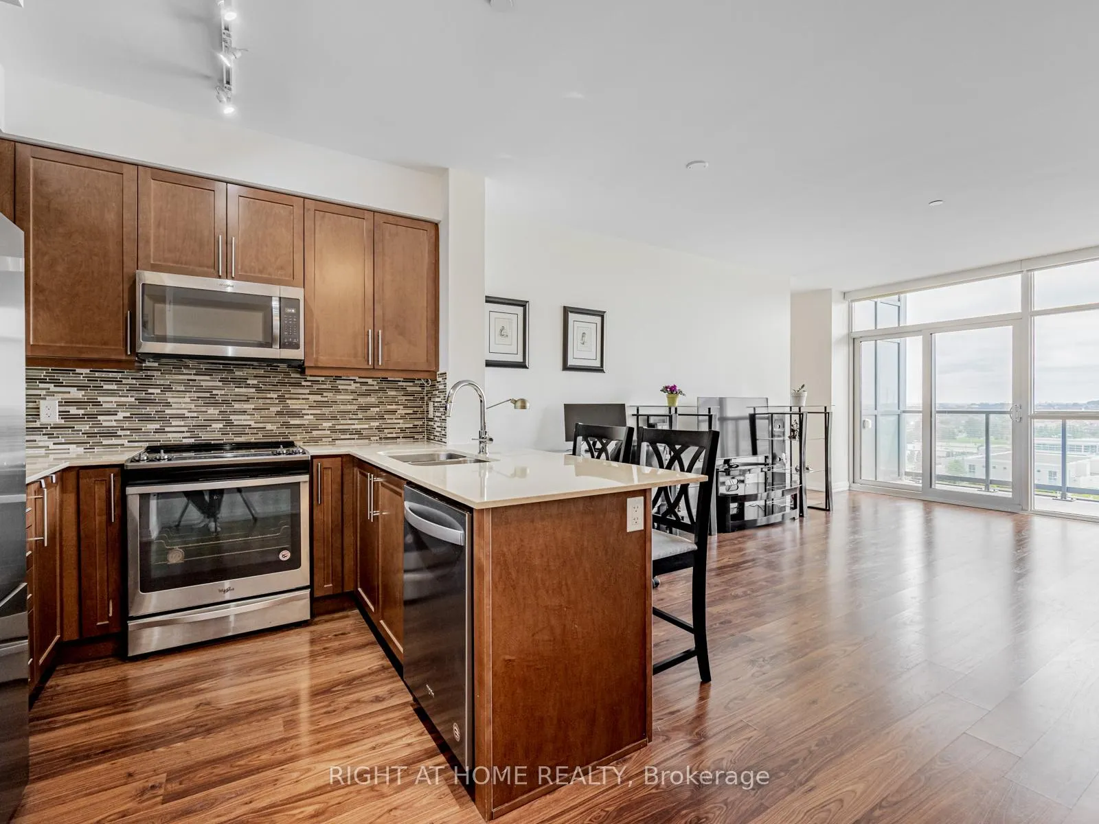 Photo 24 of Unit 1010, 65 Oneida Crescent, Richmond Hill, Langstaff — HOMEH