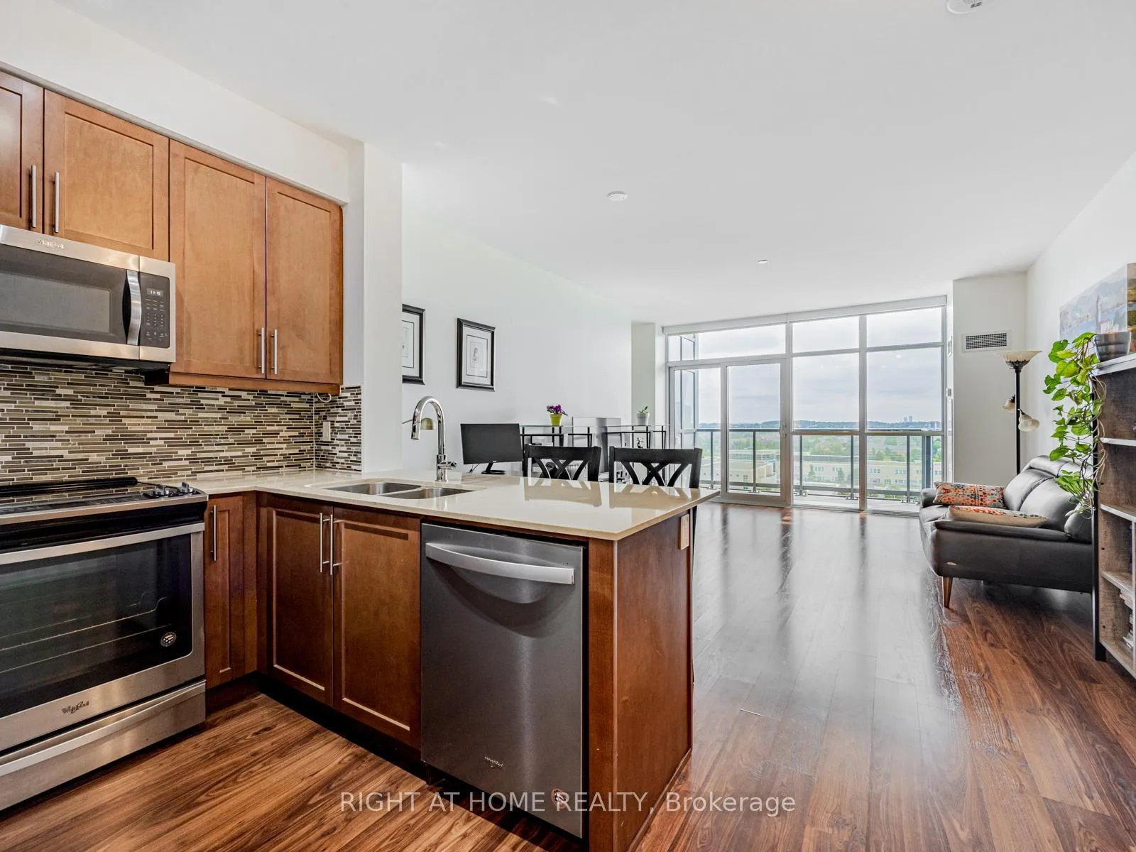 Photo 25 of Unit 1010, 65 Oneida Crescent, Richmond Hill, Langstaff — HOMEH