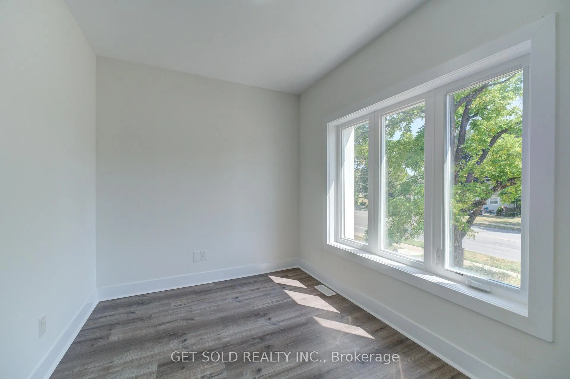 Photo 12 of Unit 8, 6701 Thorold Stone Road, Niagara Falls, Stamford — HOMEH