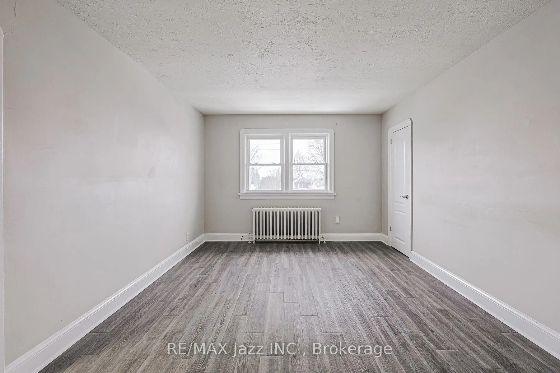 Photo 6 of Unit 4, 366 Mary Street N, Oshawa, O'Neill — HOMEH