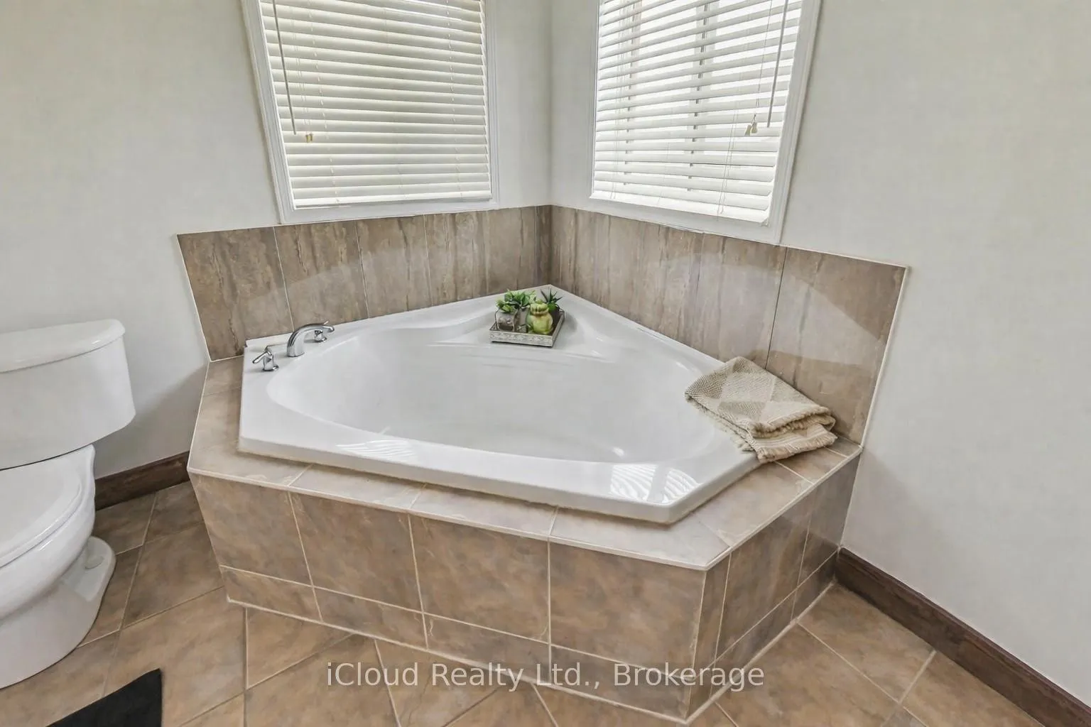 Photo 20 of 1013 McCuaig Drive, Milton, Clarke — HOMEH