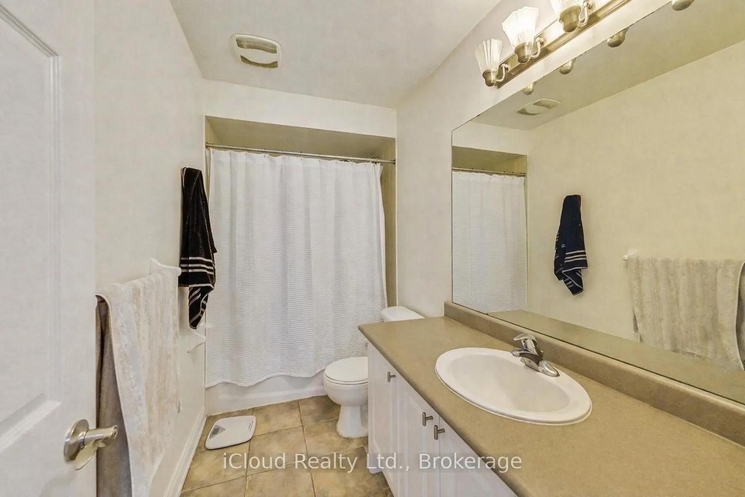 Photo 25 of 1013 McCuaig Drive, Milton, Clarke — HOMEH