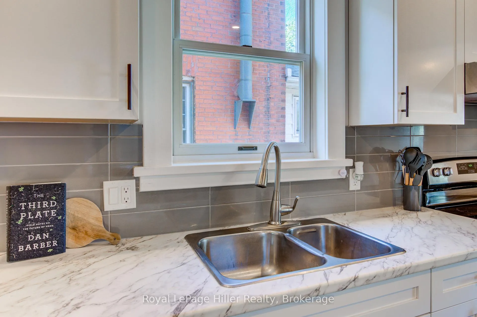 Photo 7 of 40 Cherry Street, Stratford — HOMEH