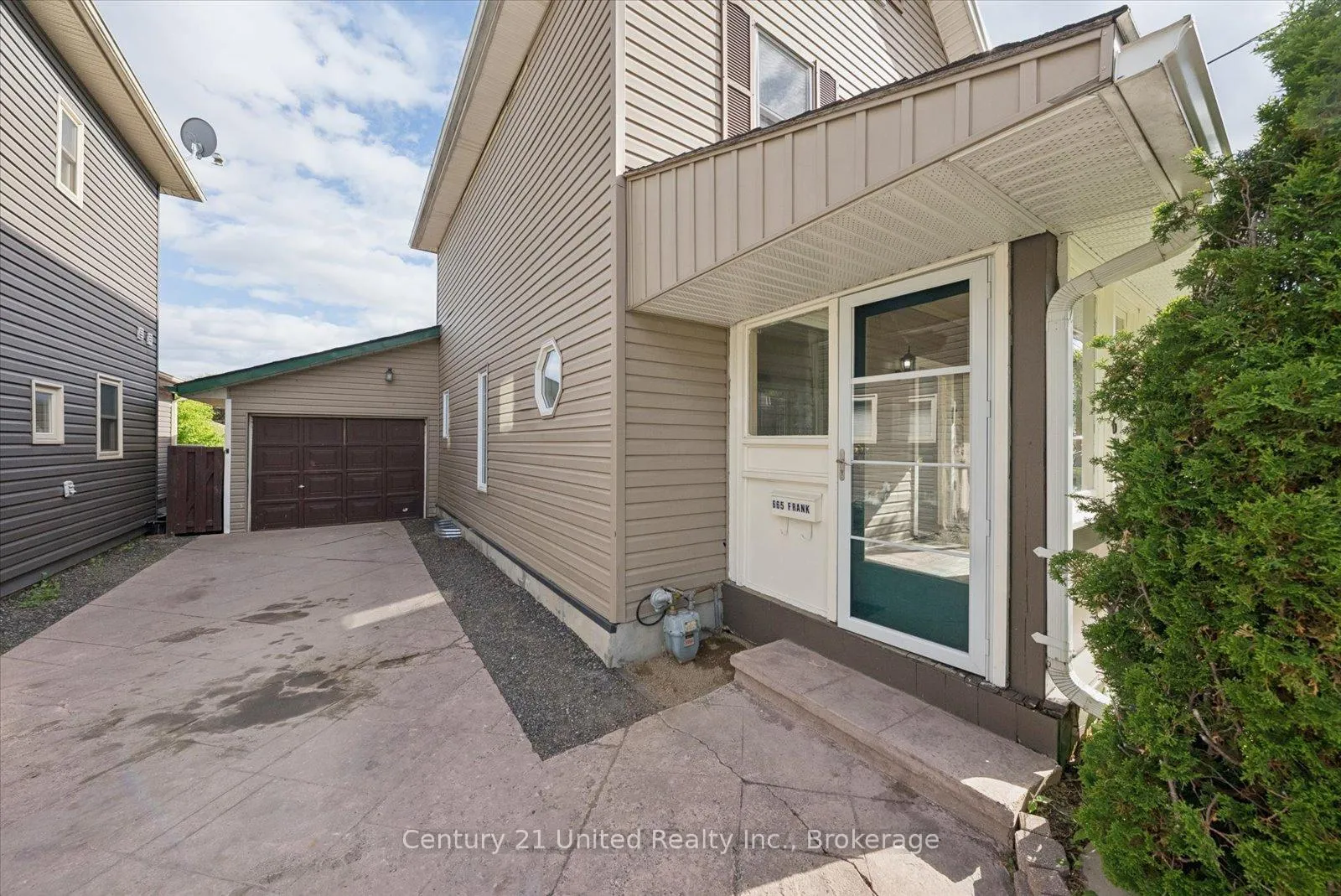 Photo 5 of 665 Frank Street, Peterborough, Otonabee Ward 1 — HOMEH