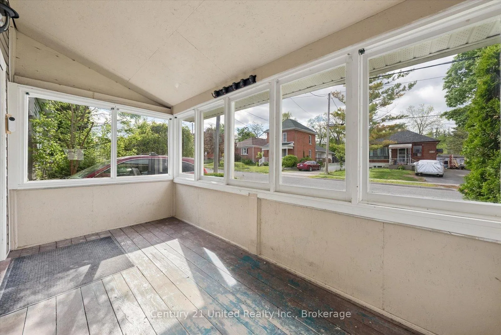 Photo 6 of 665 Frank Street, Peterborough, Otonabee Ward 1 — HOMEH