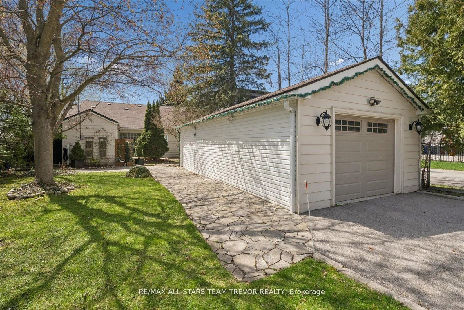 Photo 40 of 263 Pleasant Boulevard, Georgina, Keswick South — HOMEH