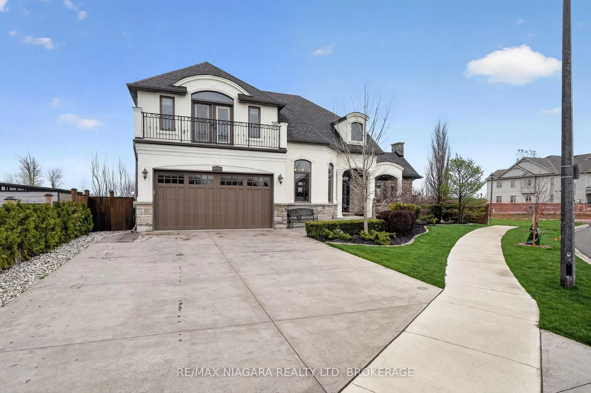 Photo 3 of 60 Mackenzie King Avenue, St. Catharines, Secord Woods — HOMEH