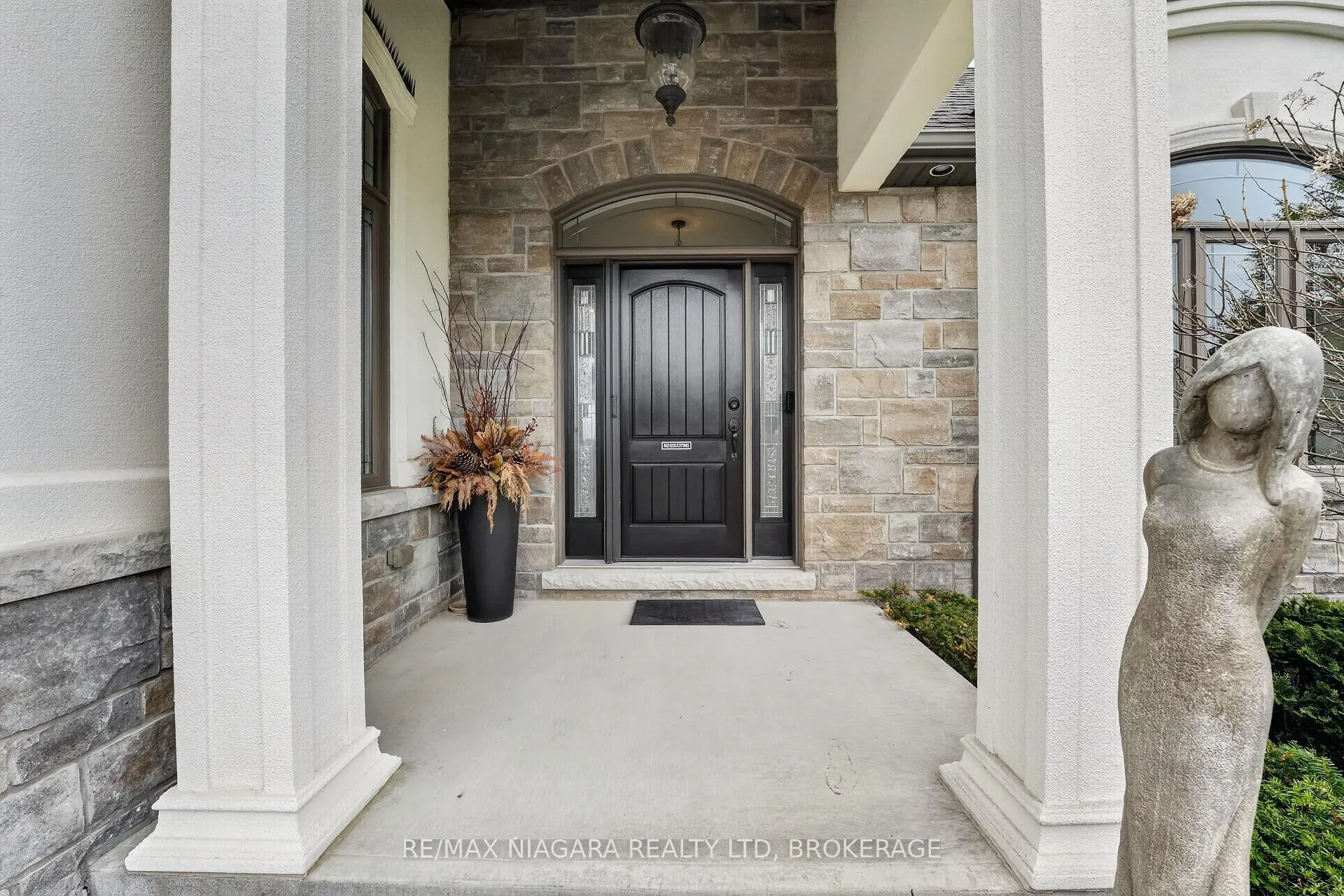 Photo 4 of 60 Mackenzie King Avenue, St. Catharines, Secord Woods — HOMEH