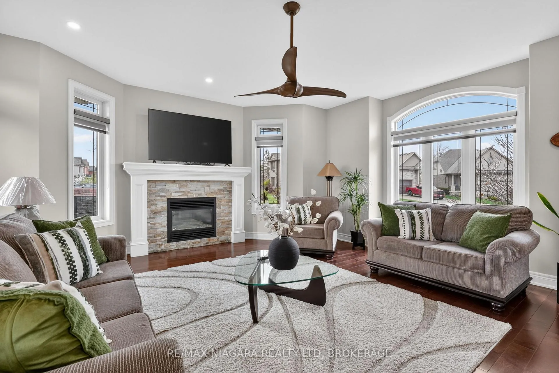 Photo 7 of 60 Mackenzie King Avenue, St. Catharines, Secord Woods — HOMEH