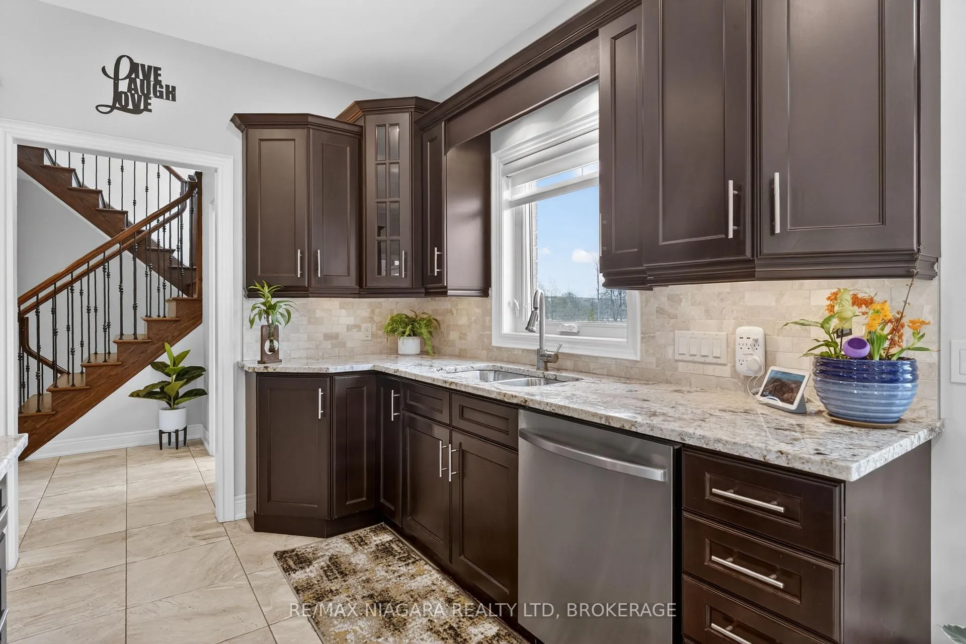 Photo 12 of 60 Mackenzie King Avenue, St. Catharines, Secord Woods — HOMEH