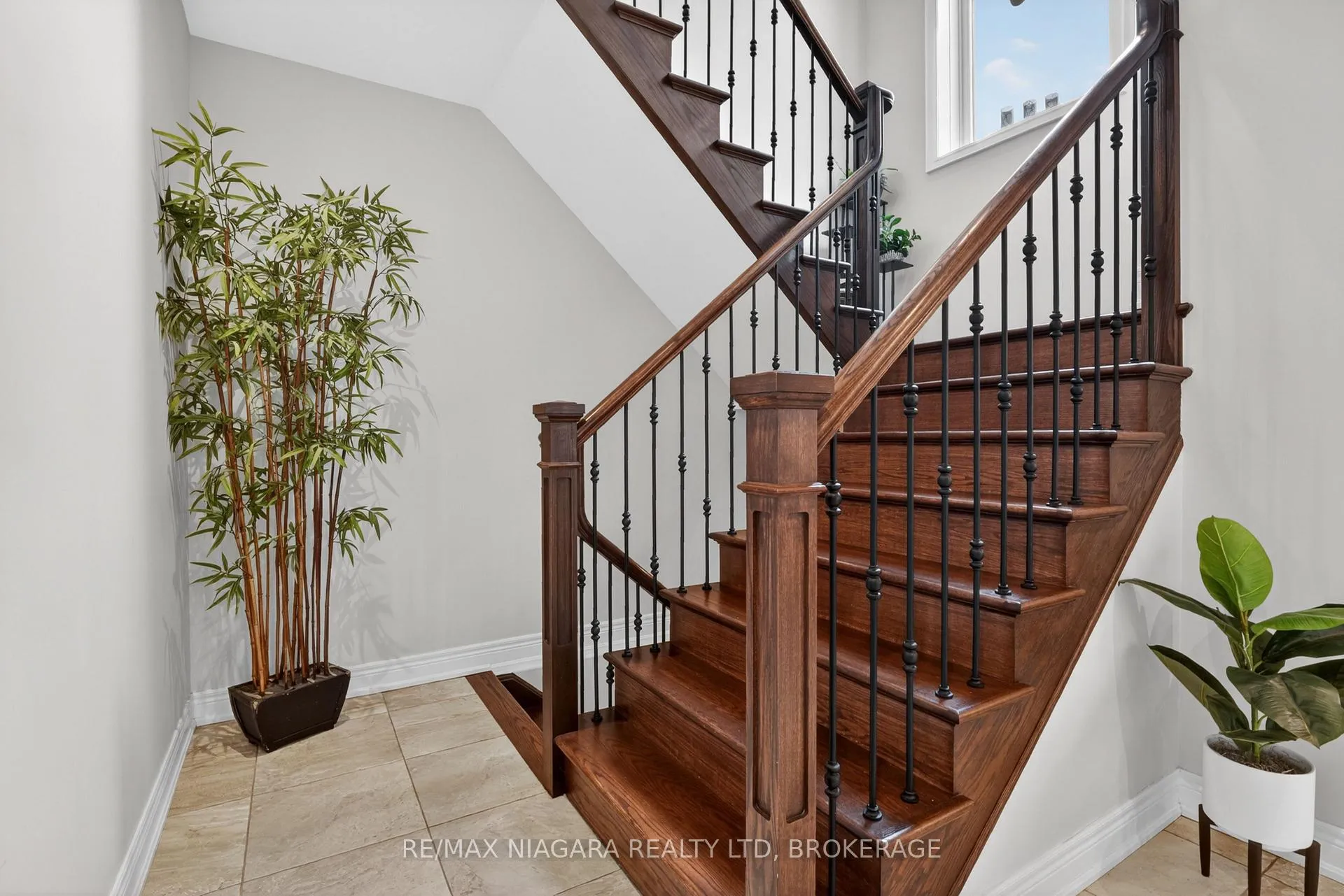 Photo 18 of 60 Mackenzie King Avenue, St. Catharines, Secord Woods — HOMEH