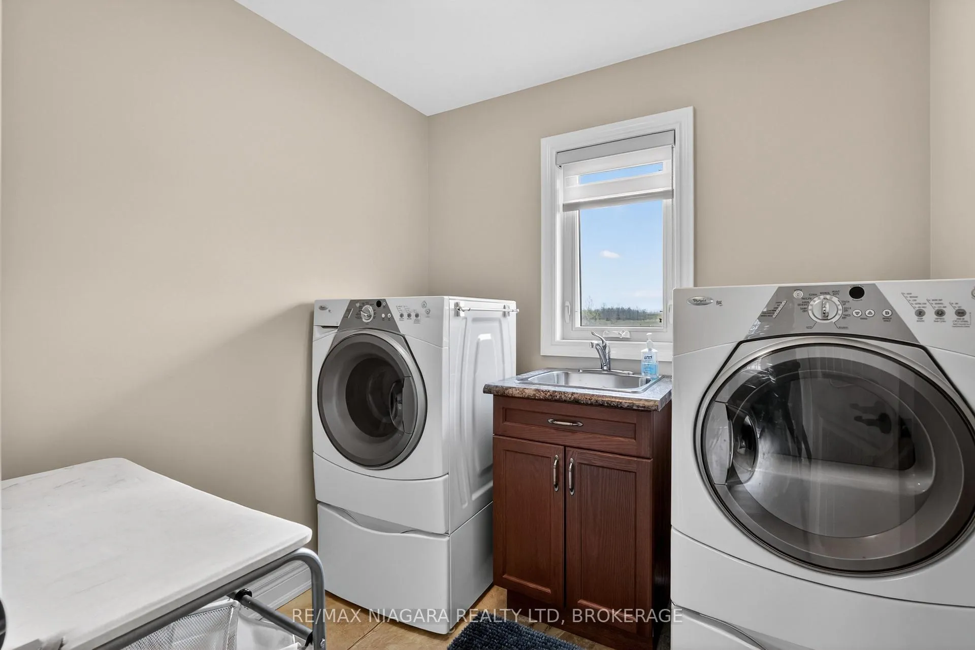 Photo 21 of 60 Mackenzie King Avenue, St. Catharines, Secord Woods — HOMEH
