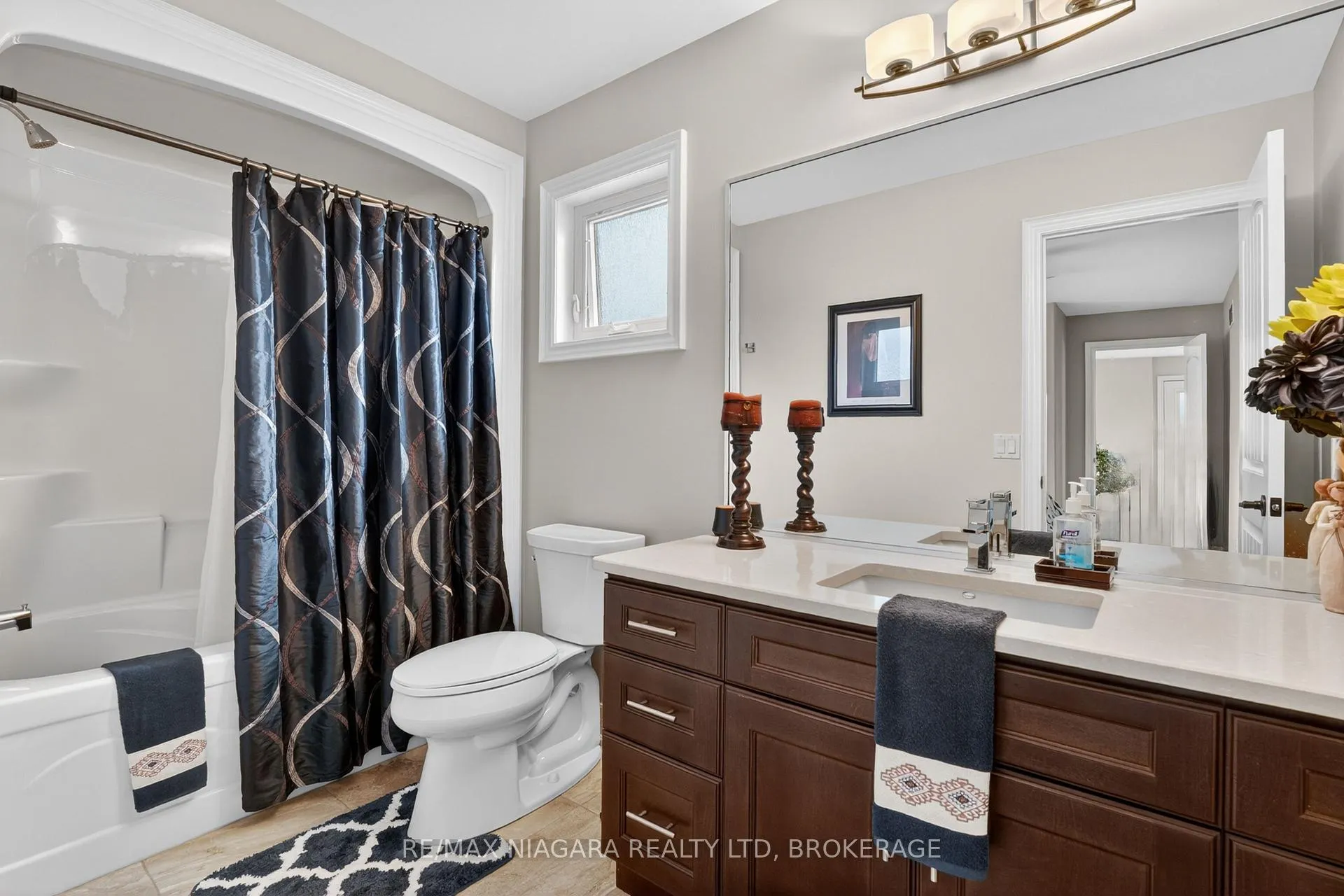 Photo 23 of 60 Mackenzie King Avenue, St. Catharines, Secord Woods — HOMEH