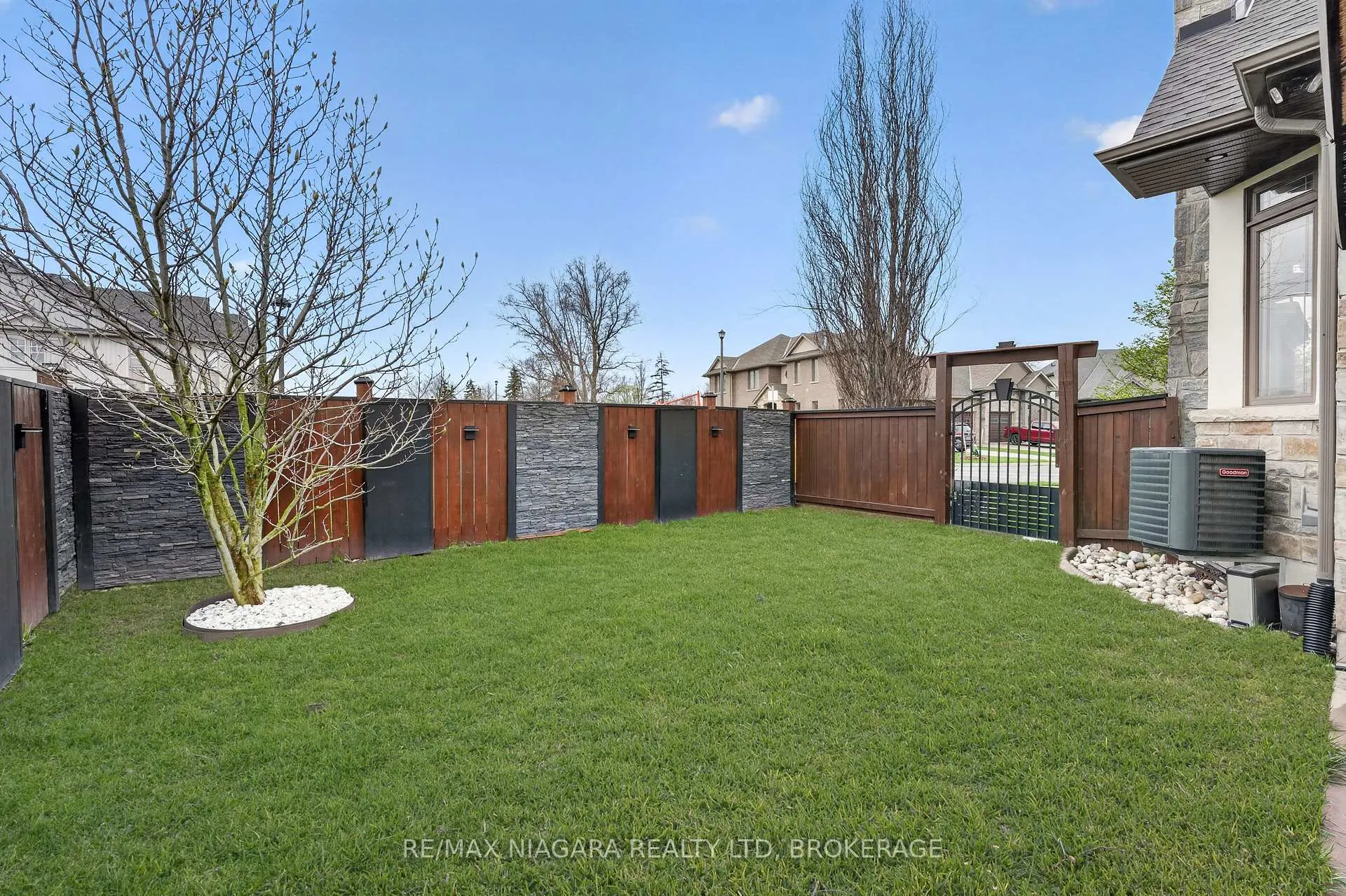 Photo 37 of 60 Mackenzie King Avenue, St. Catharines, Secord Woods — HOMEH