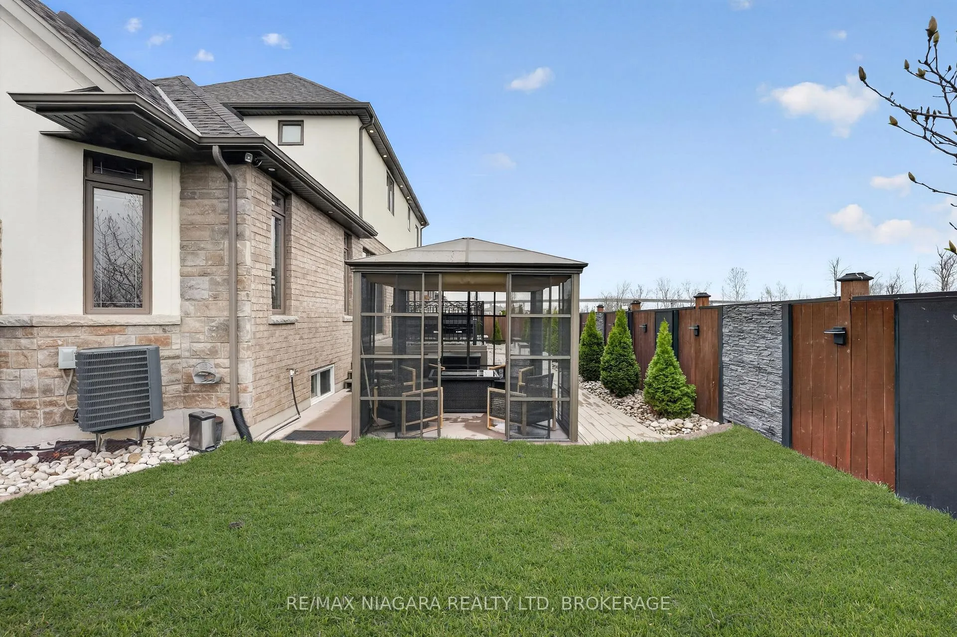Photo 38 of 60 Mackenzie King Avenue, St. Catharines, Secord Woods — HOMEH