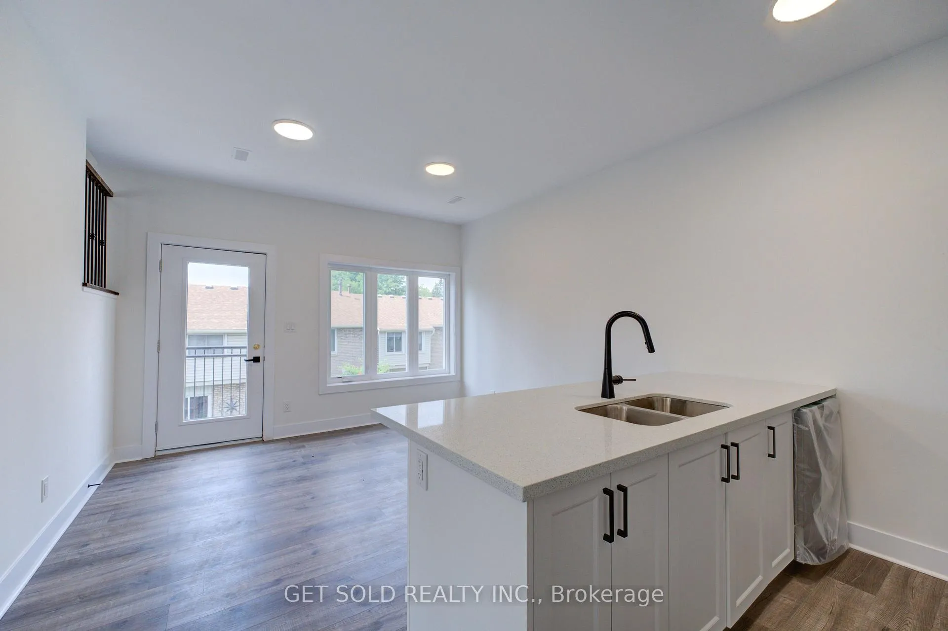 Photo 8 of Unit 9, 6701 Thorold Stone Road, Niagara Falls, Stamford — HOMEH