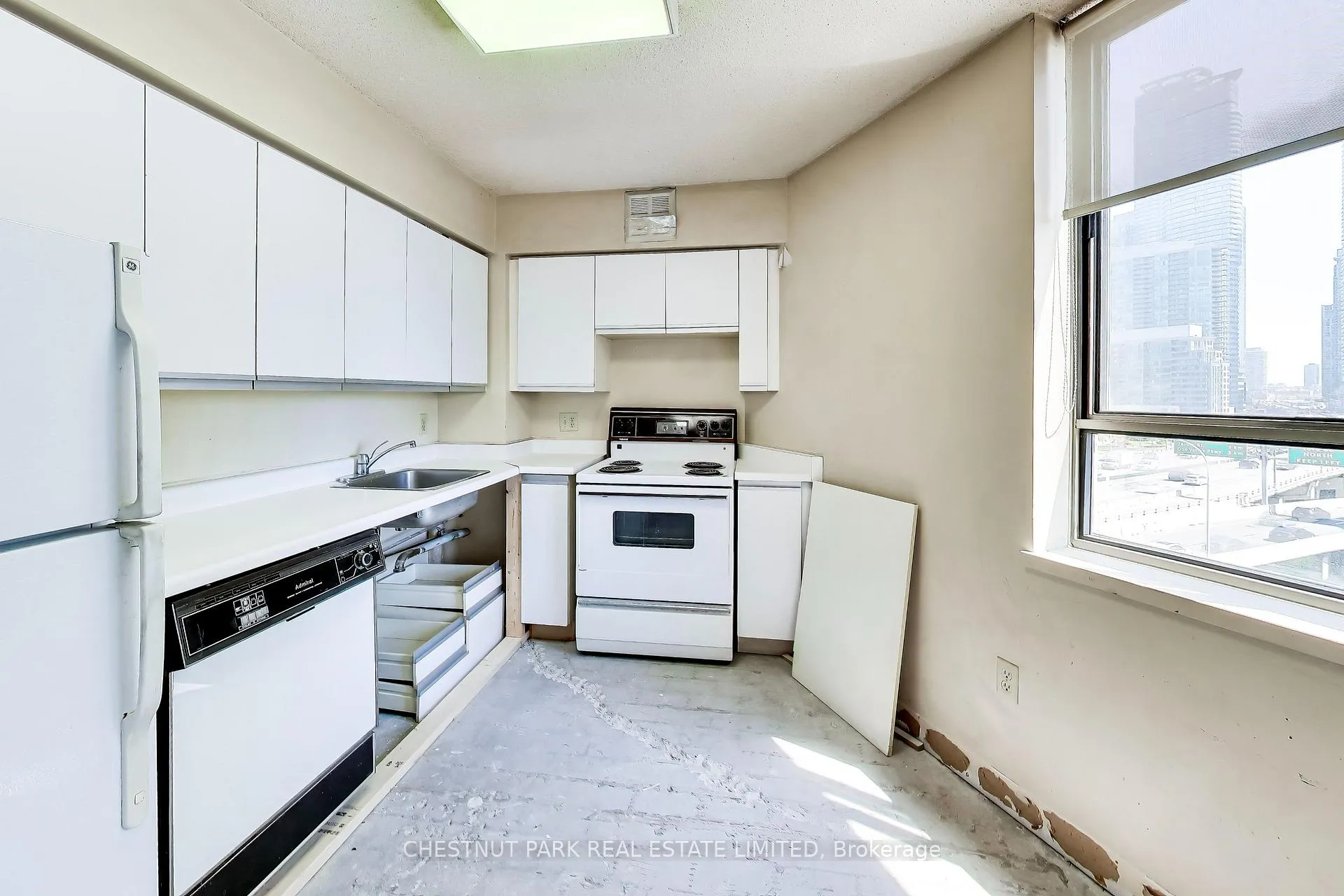Photo 10 of Unit 906, 270 Queens Quay W, Toronto, Waterfront Communities — HOMEH