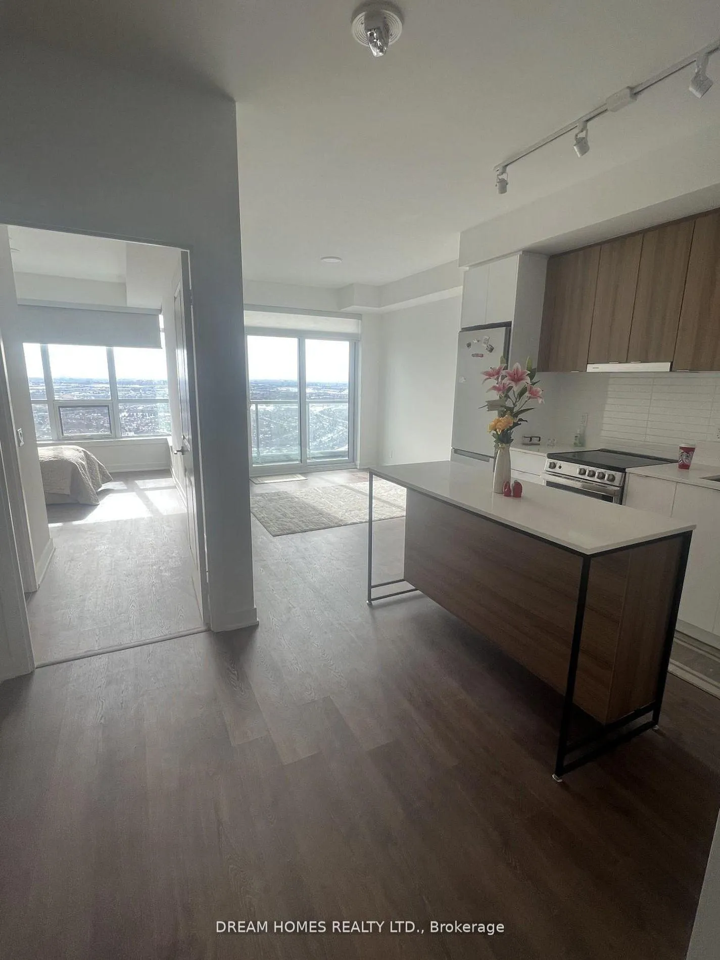 Photo 3 of Unit 3303, 30 Upper Mall Way, Vaughan, Brownridge — HOMEH