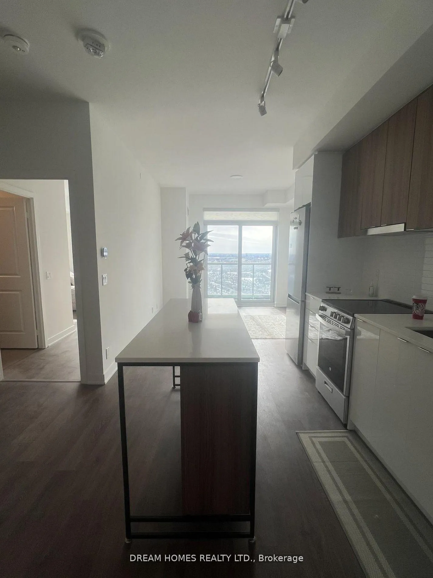 Photo 4 of Unit 3303, 30 Upper Mall Way, Vaughan, Brownridge — HOMEH