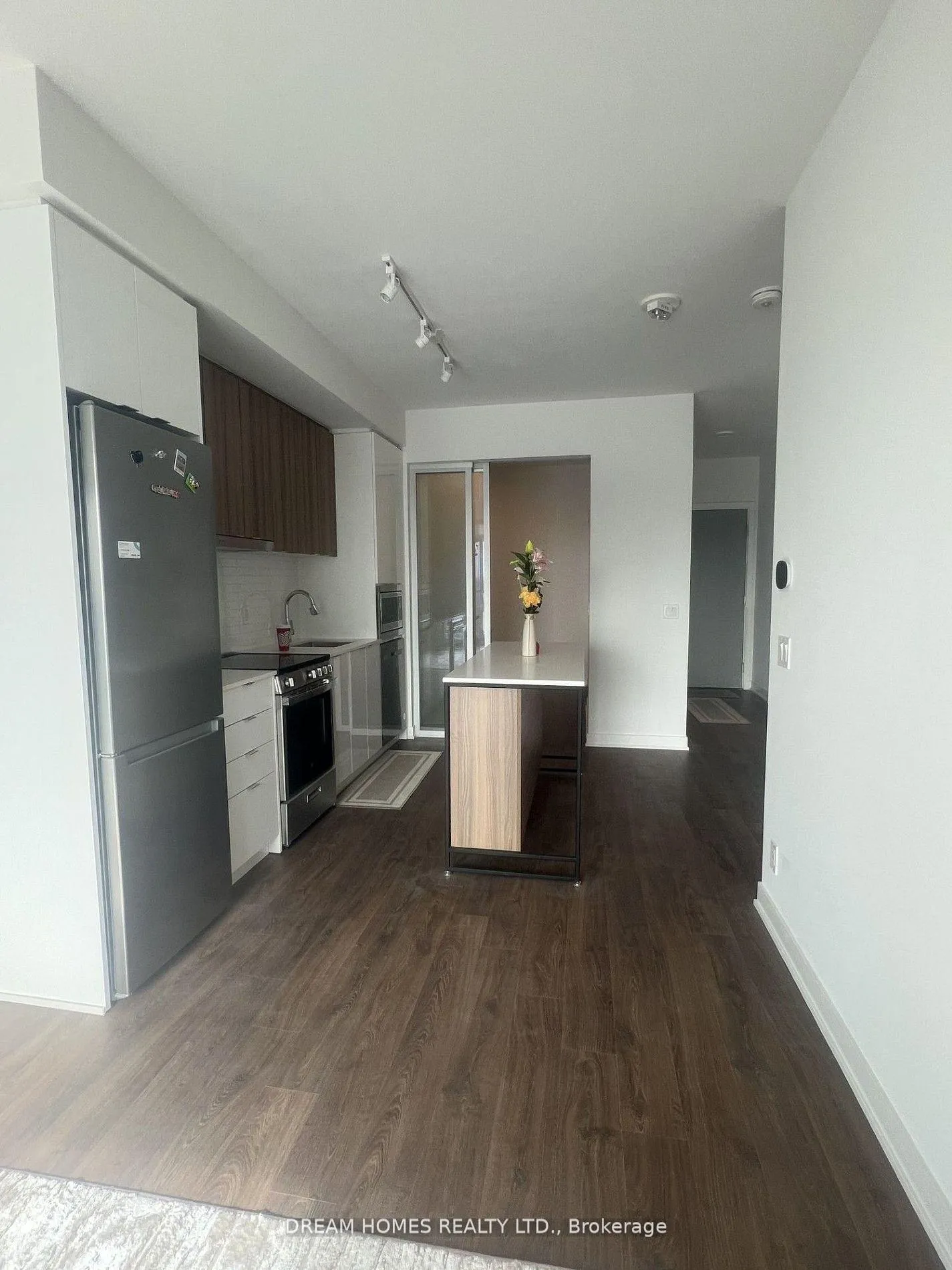 Photo 8 of Unit 3303, 30 Upper Mall Way, Vaughan, Brownridge — HOMEH