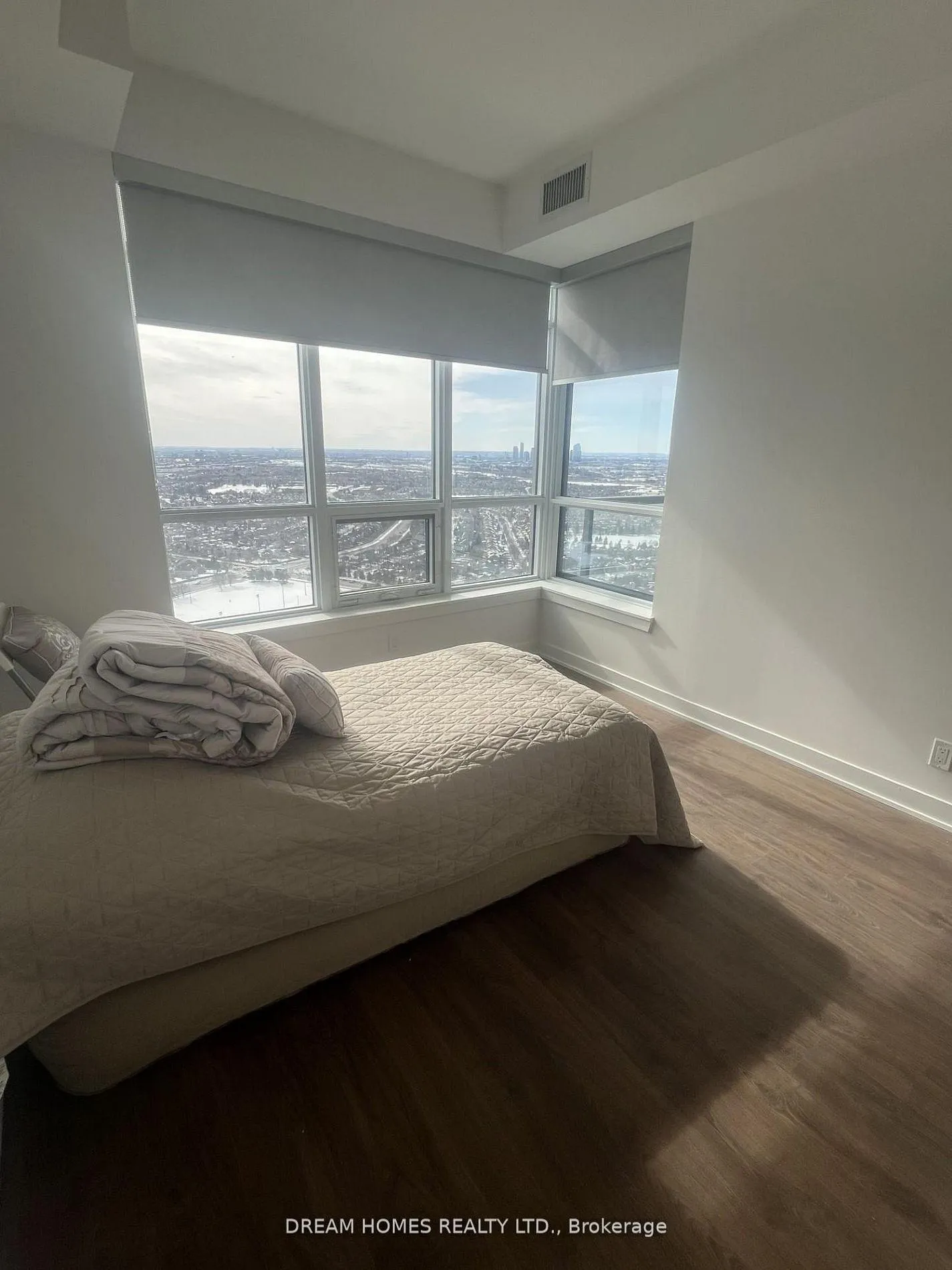 Photo 13 of Unit 3303, 30 Upper Mall Way, Vaughan, Brownridge — HOMEH