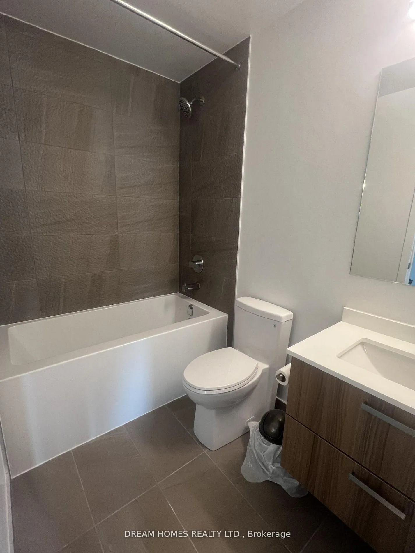 Photo 17 of Unit 3303, 30 Upper Mall Way, Vaughan, Brownridge — HOMEH