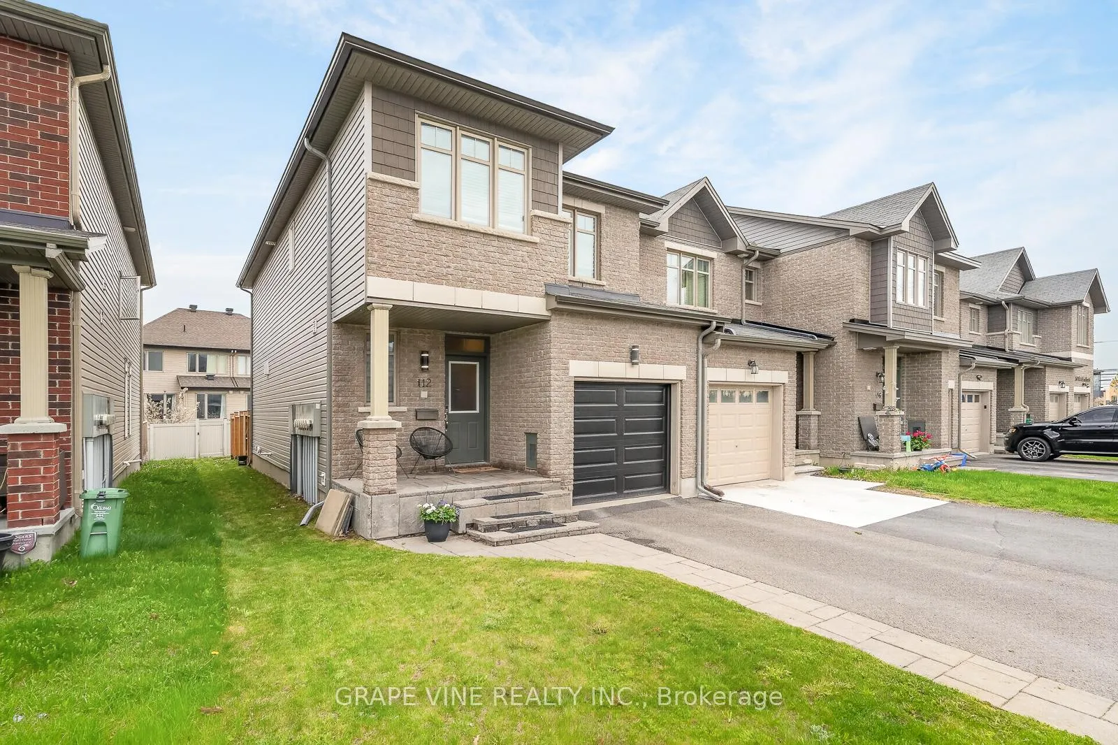 Photo 3 of 112 Hawkshaw Crescent, Ottawa, Barrhaven - Cedargrove/Fraserdale — HOMEH