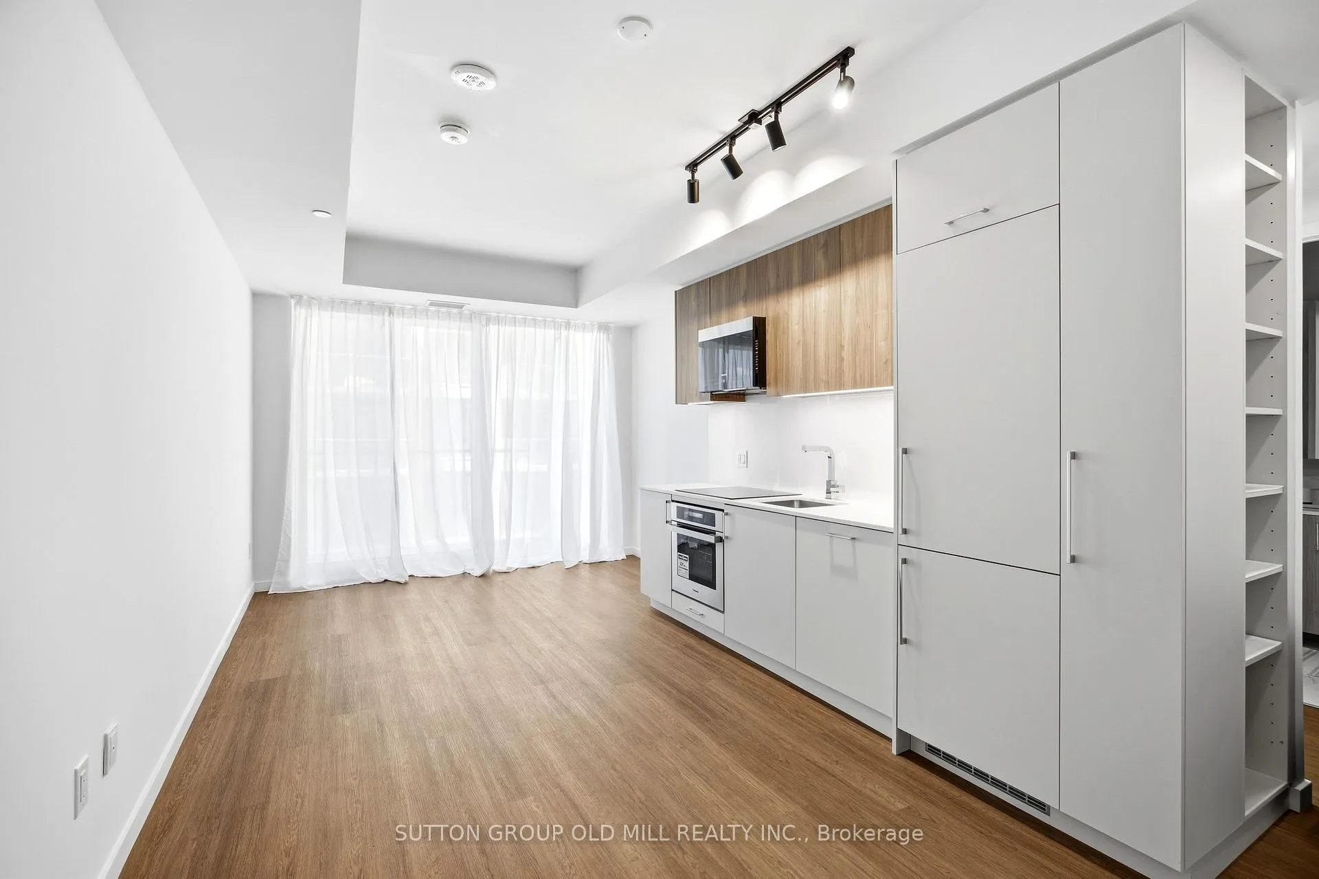 Photo 4 of Unit 329, 689 The Queensway, Etobicoke, Stonegate-Queensway — HOMEH