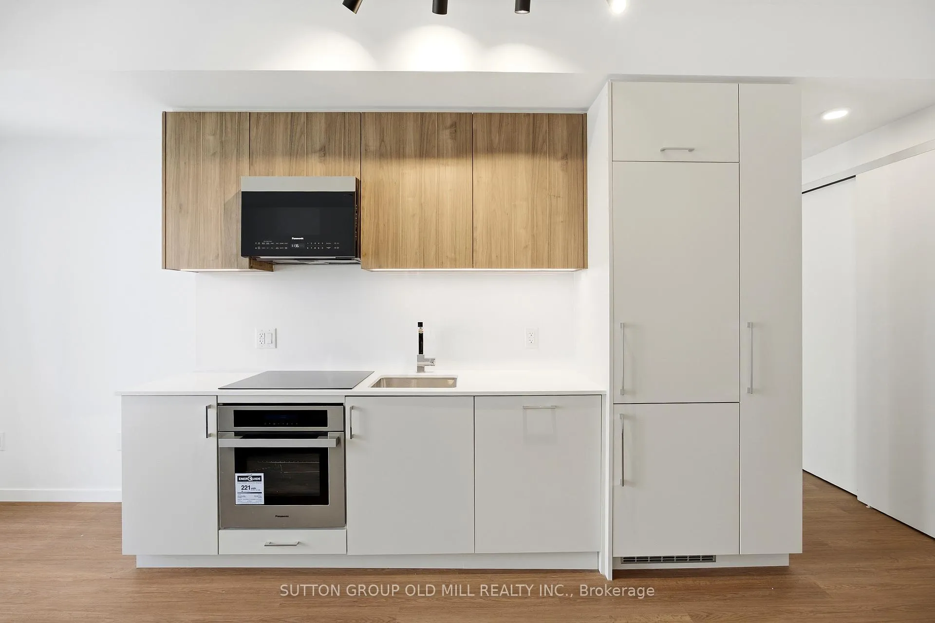 Photo 11 of Unit 329, 689 The Queensway, Etobicoke, Stonegate-Queensway — HOMEH