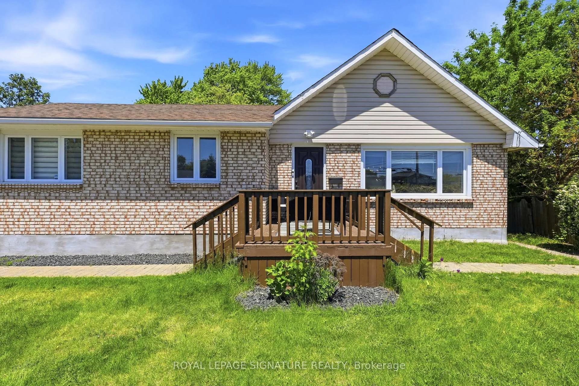 Photo 5 of 1114 Lakeshore Road, Sarnia — HOMEH