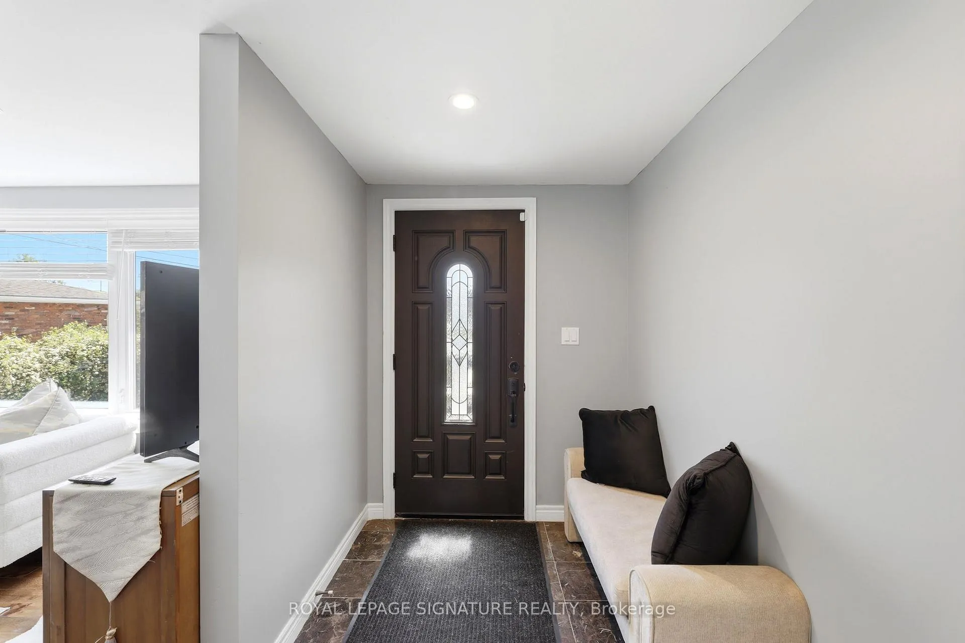 Photo 6 of 1114 Lakeshore Road, Sarnia — HOMEH
