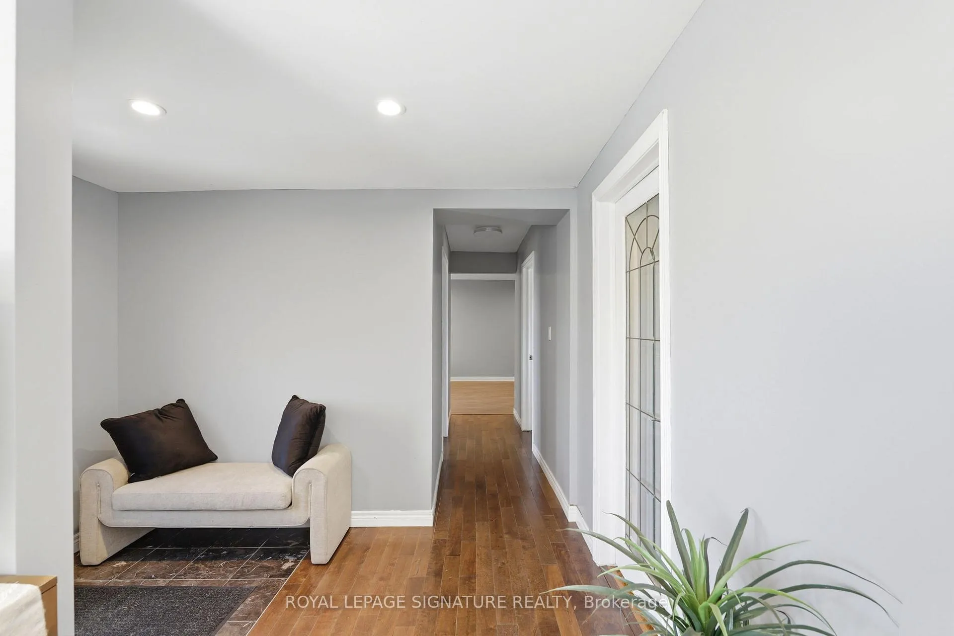 Photo 8 of 1114 Lakeshore Road, Sarnia — HOMEH