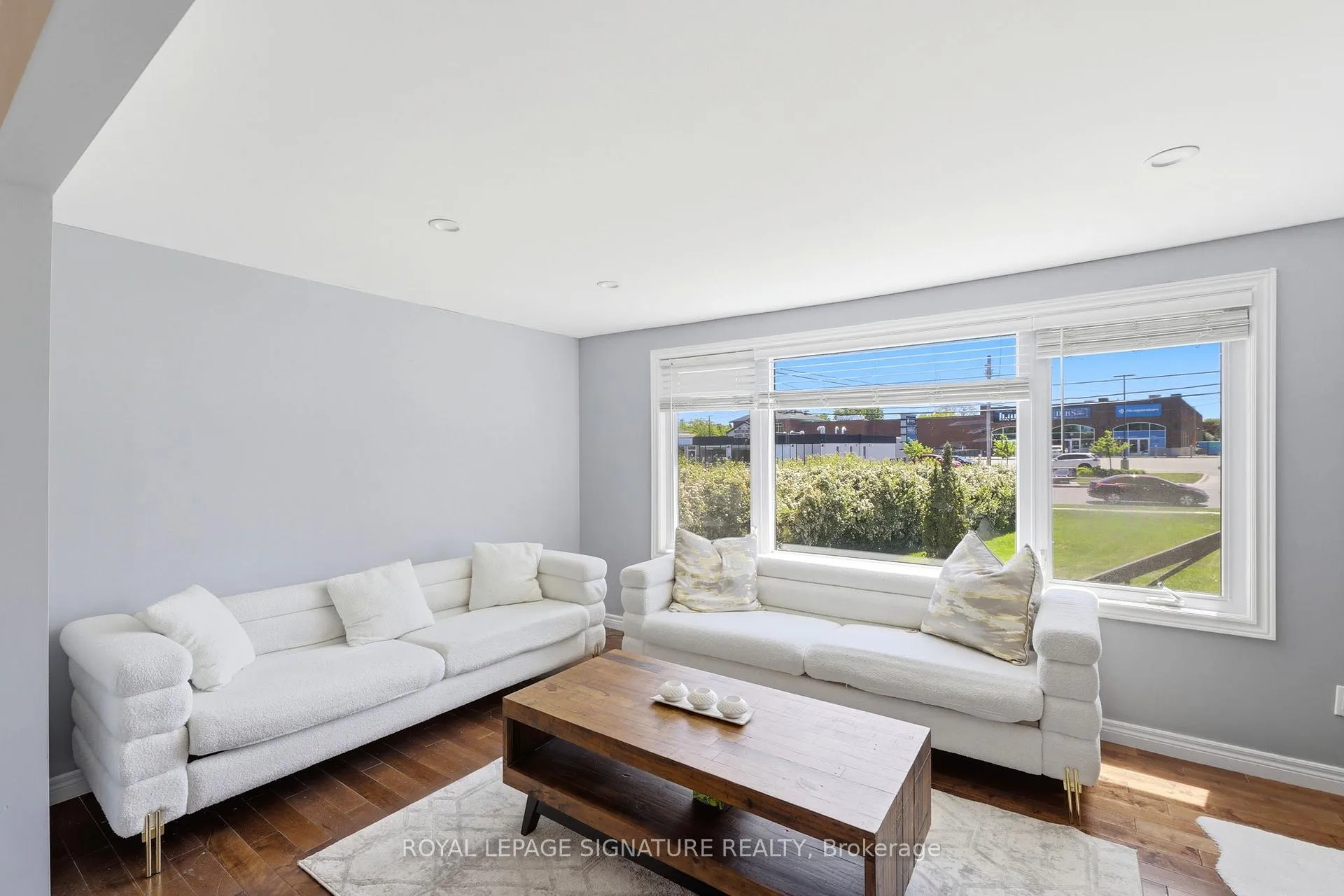 Photo 11 of 1114 Lakeshore Road, Sarnia — HOMEH