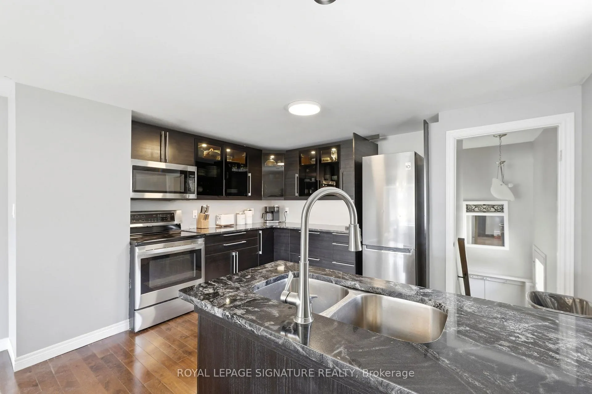 Photo 13 of 1114 Lakeshore Road, Sarnia — HOMEH