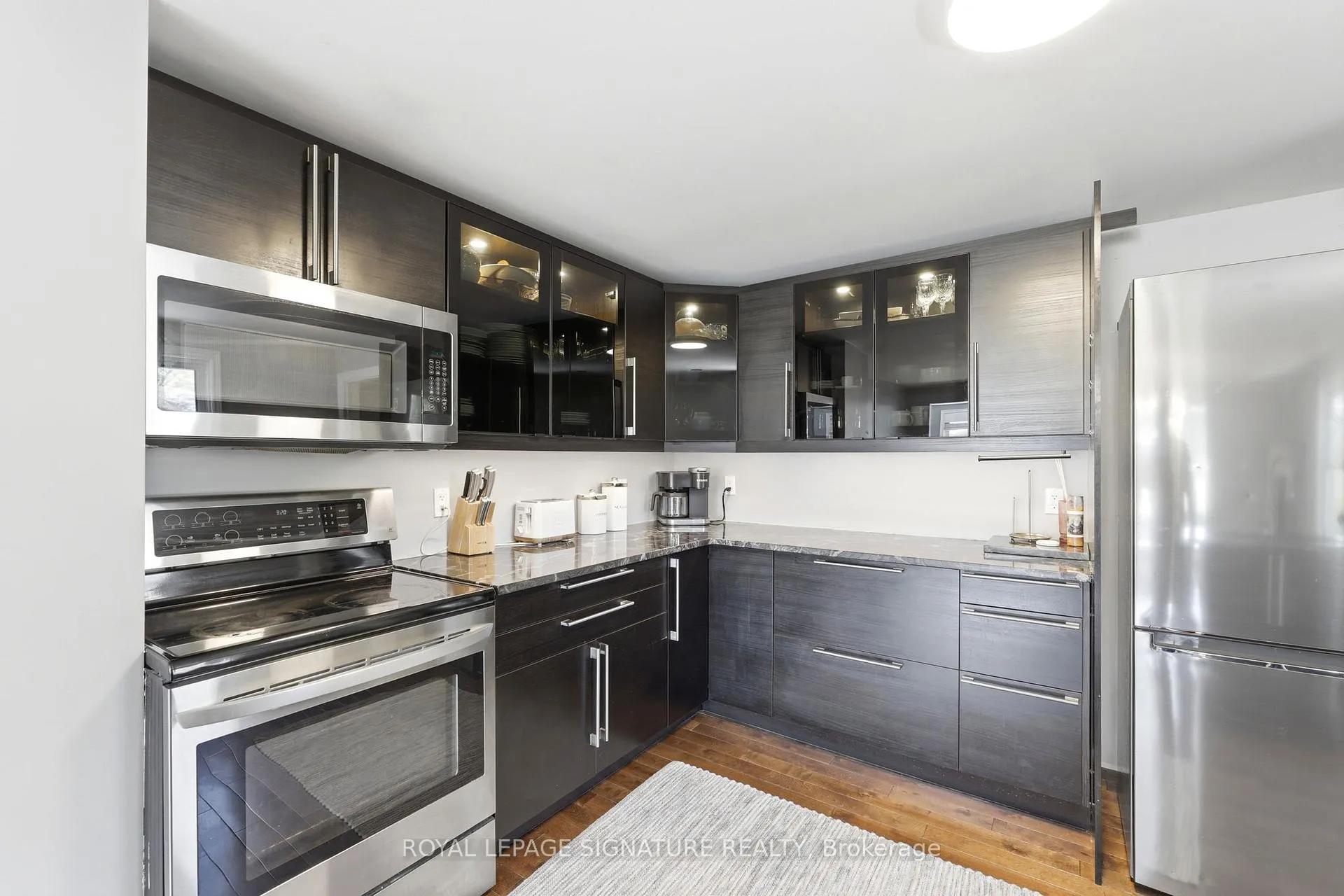 Photo 15 of 1114 Lakeshore Road, Sarnia — HOMEH